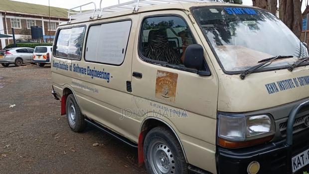 Toyota HiAce 1998 Beige - main view