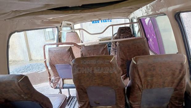 Toyota HiAce 1998 Beige - thumbnail 16