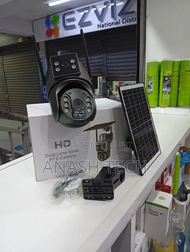 Ubox Newwifi Dual Lens Solar-Powered Outdoor PTZ Camera With 2 Screens