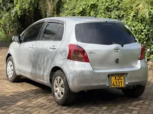 Toyota Vitz 2005 Silver
