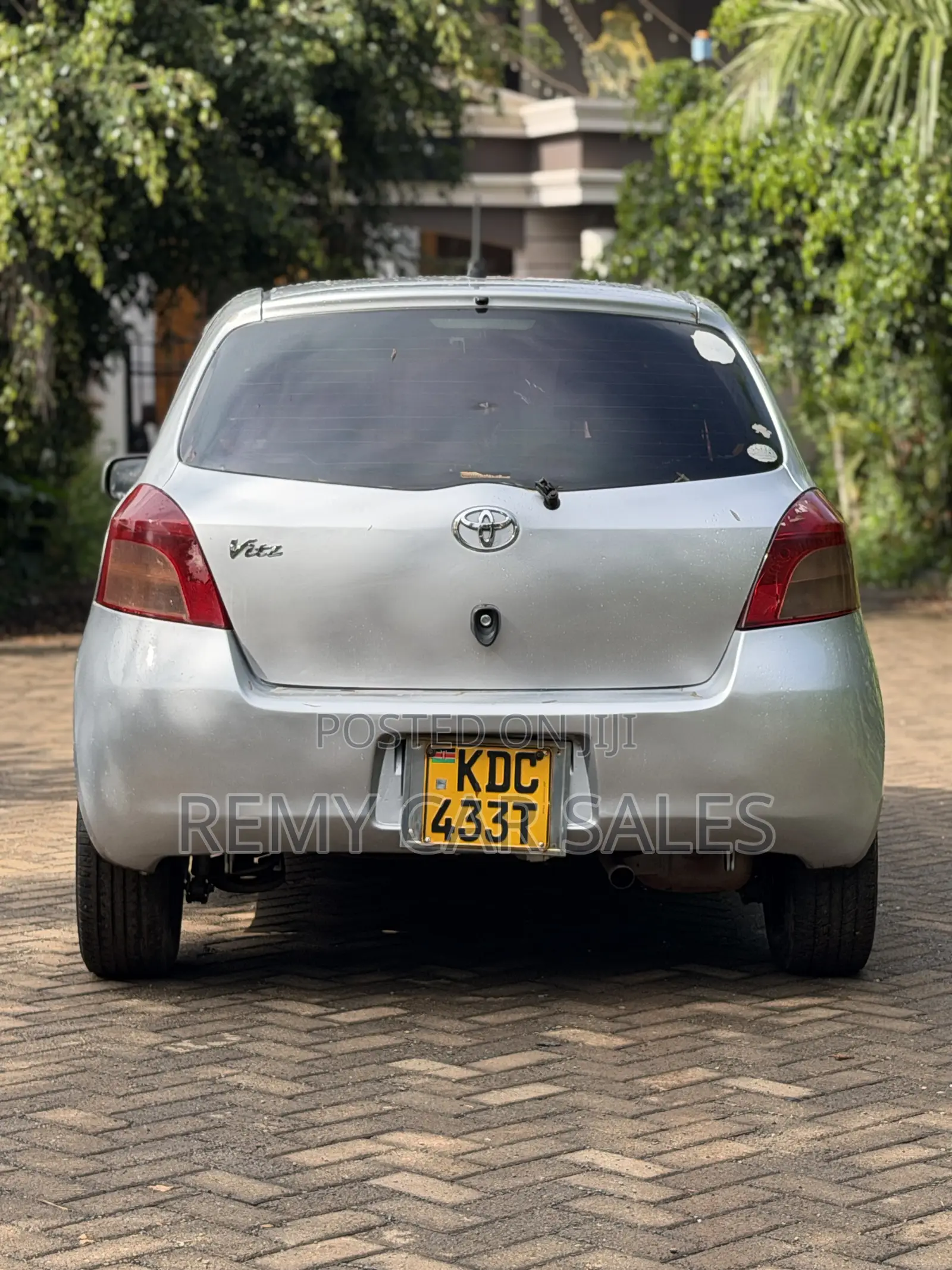 Toyota Vitz 2005 Silver