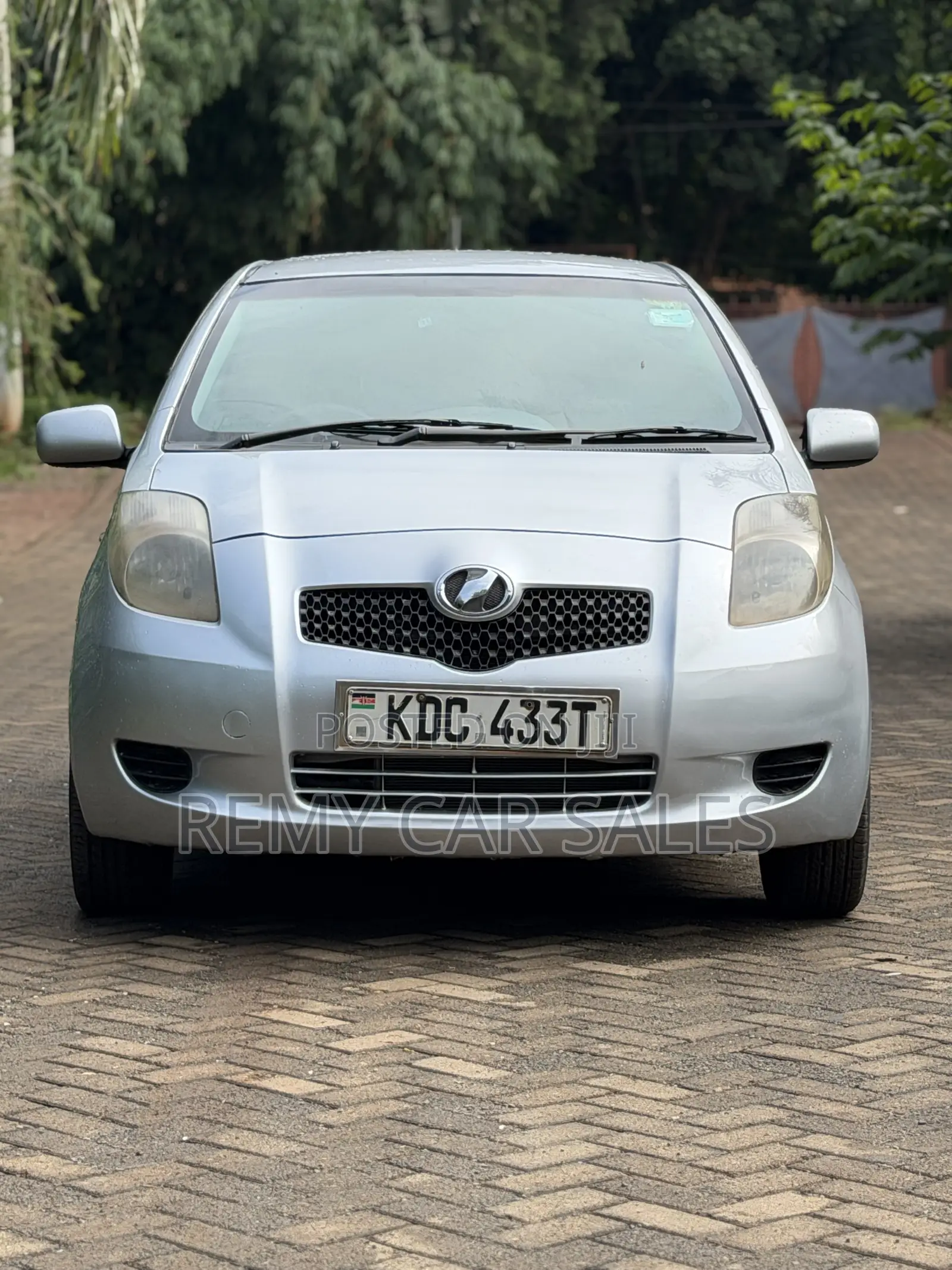 Toyota Vitz 2005 Silver