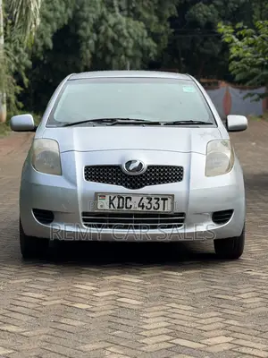 Toyota Vitz 2005 Silver