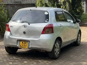 Toyota Vitz 2005 Silver