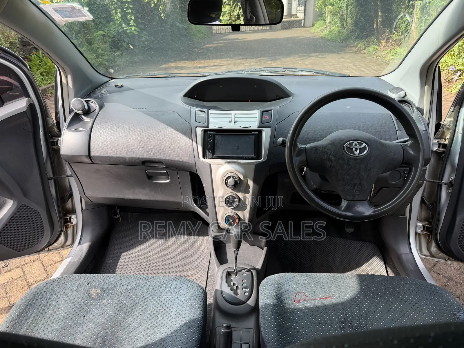 Toyota Vitz 2005 Silver