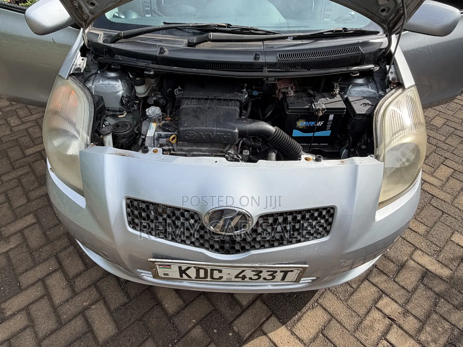 Toyota Vitz 2005 Silver
