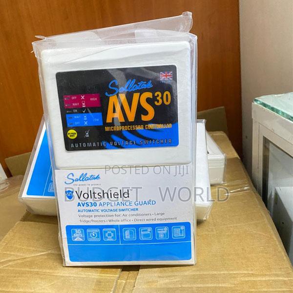 Sollatek Avs30 30a Voltage Switcher With Over Under Voltage Protecti