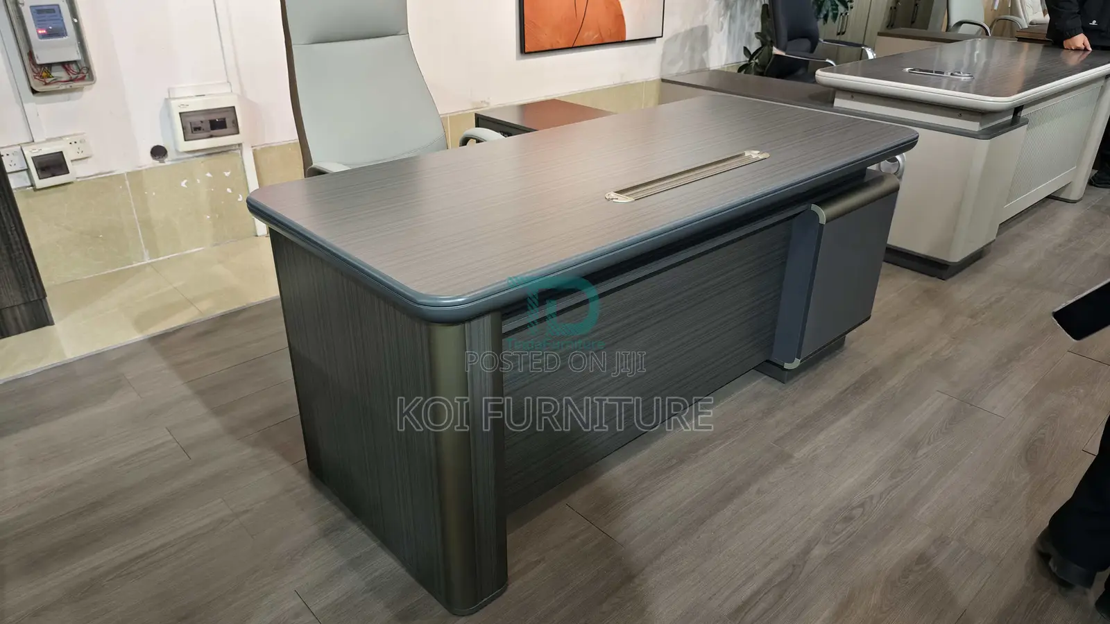 Office Desk; 1.8 Meters Executive Modern Style Desk