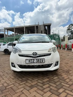 Toyota Ractis 1.3 FWD 2013 White