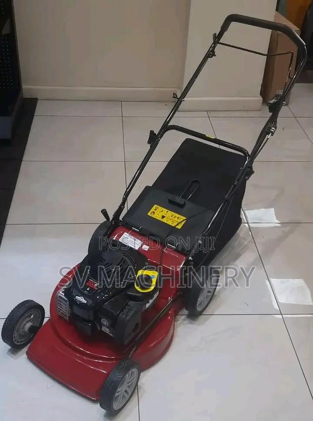 Heavy Duty Briggs and Stratton Lawn Mower 150cc - thumbnail 2