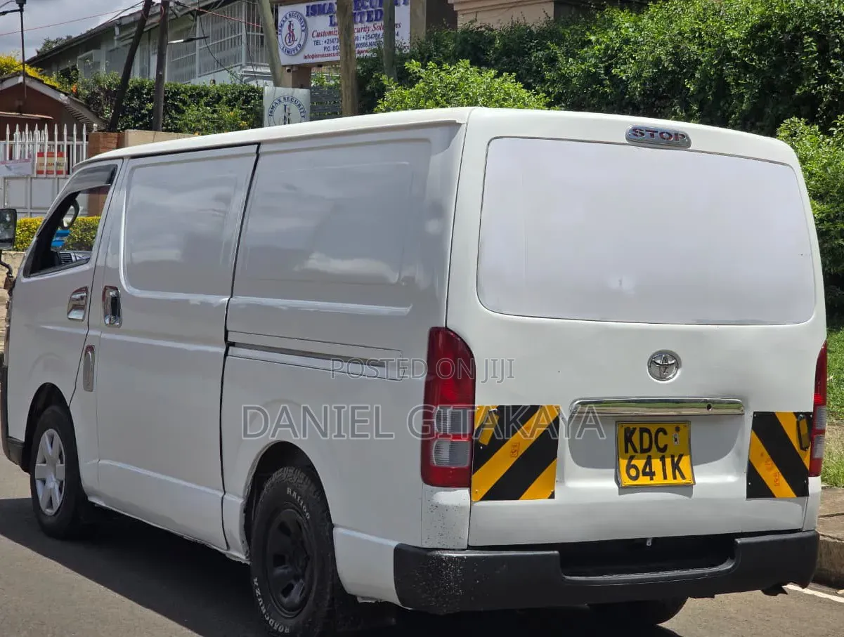 Toyota HiAce 2014 White