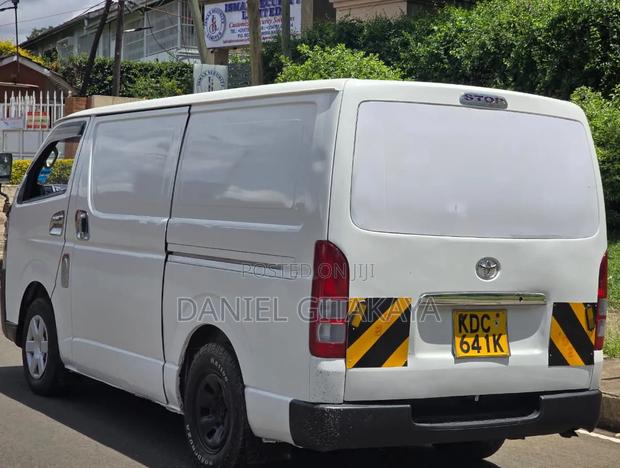 Toyota HiAce 2014 White - thumbnail 2