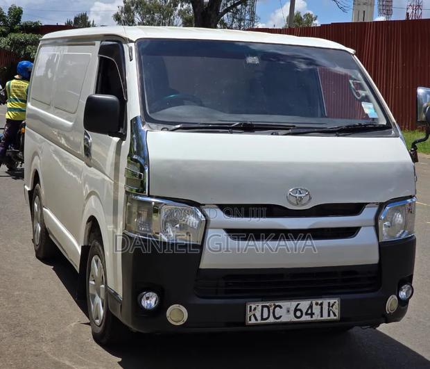 Toyota HiAce 2014 White - thumbnail 4