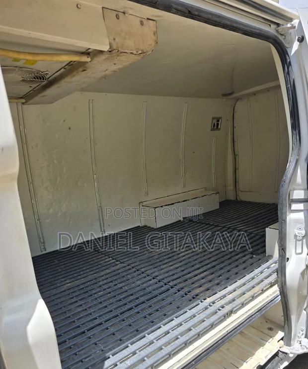 Toyota HiAce 2014 White - thumbnail 6