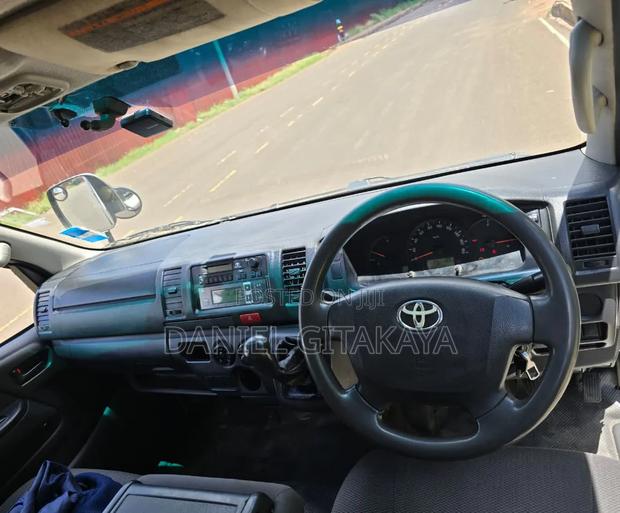 Toyota HiAce 2014 White - thumbnail 8