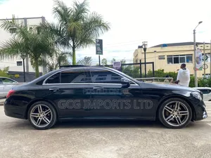 Mercedes-Benz E200 2017 Black