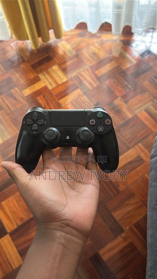 Playstation 4 Pro - thumbnail 5