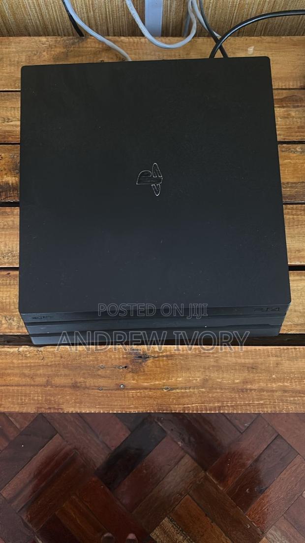 Playstation 4 Pro - thumbnail 2