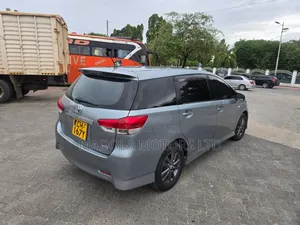Toyota Wish 2010 Silver