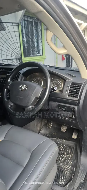 Toyota Land Cruiser 2012 Gold