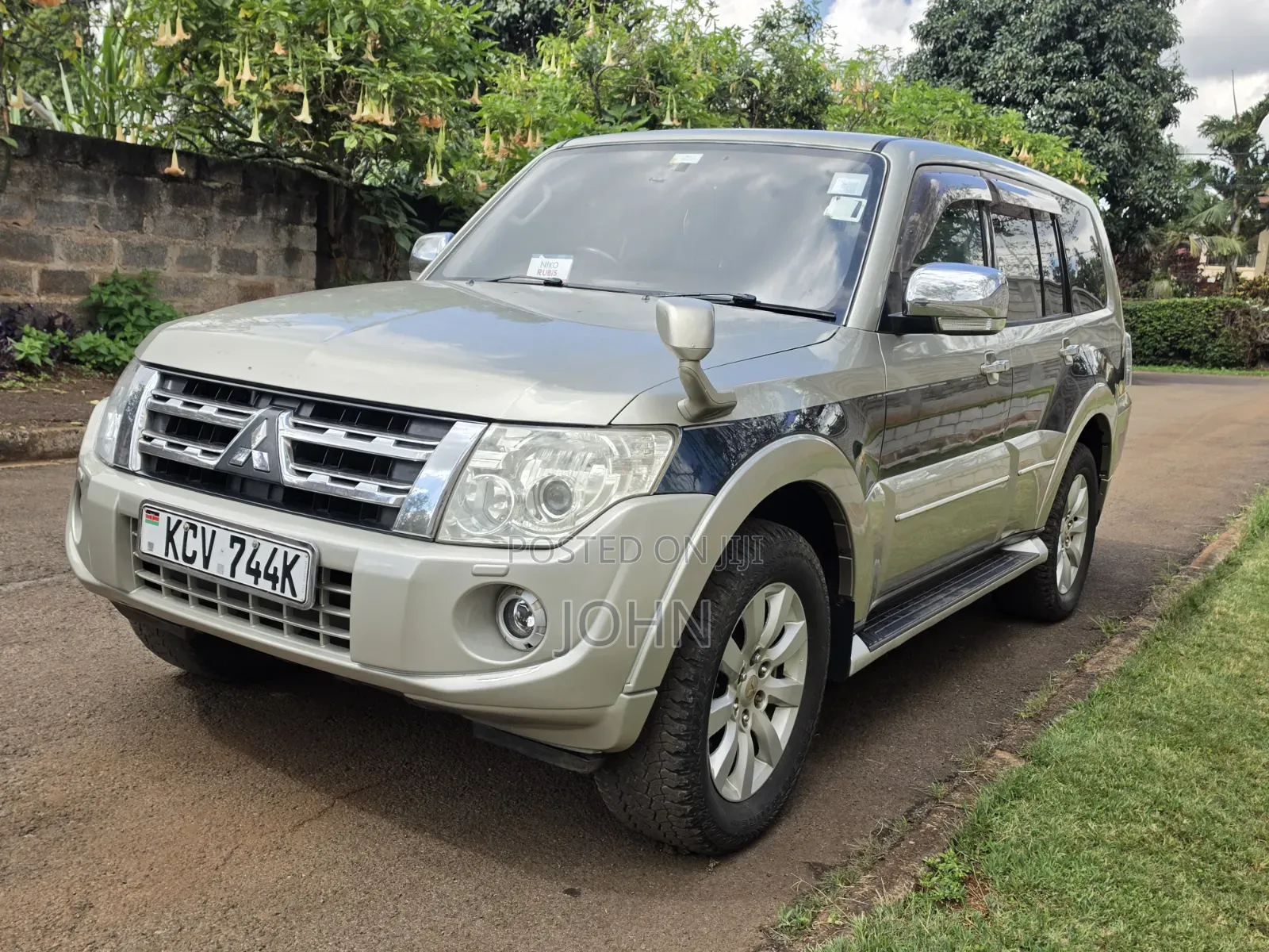 Mitsubishi Pajero 3.2 Di-Dc GLS 2012 Gold