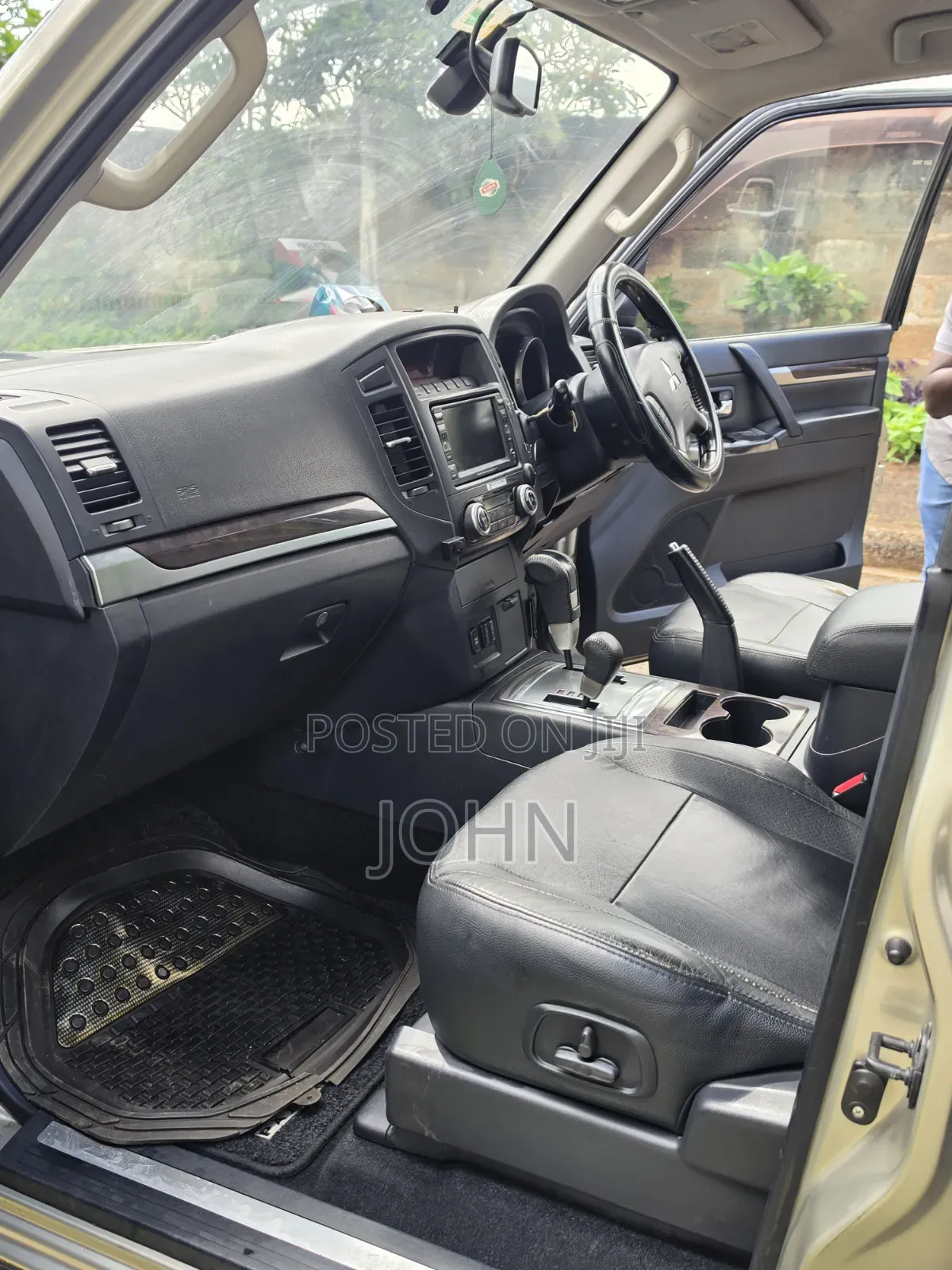 Mitsubishi Pajero 3.2 Di-Dc GLS 2012 Gold