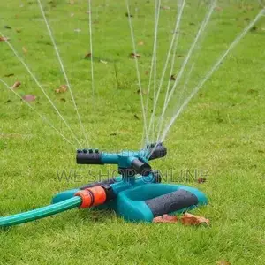 Auto-Rotating Water Garden Sprinkler With 3 Arms
