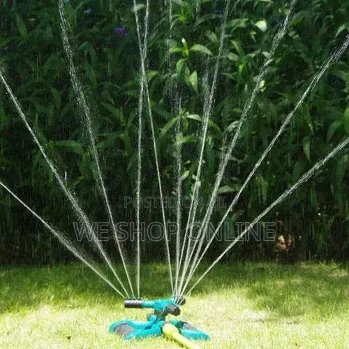 Auto-Rotating Water Garden Sprinkler With 3 Arms