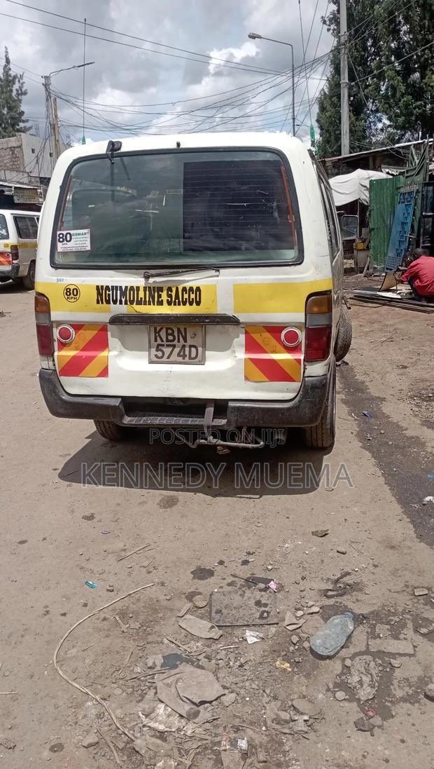 Toyota HiAce 2003 White - thumbnail 2