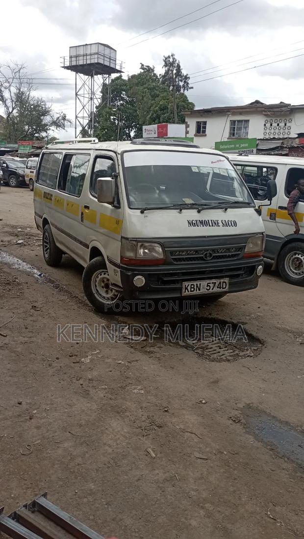 Toyota HiAce 2003 White - thumbnail 3