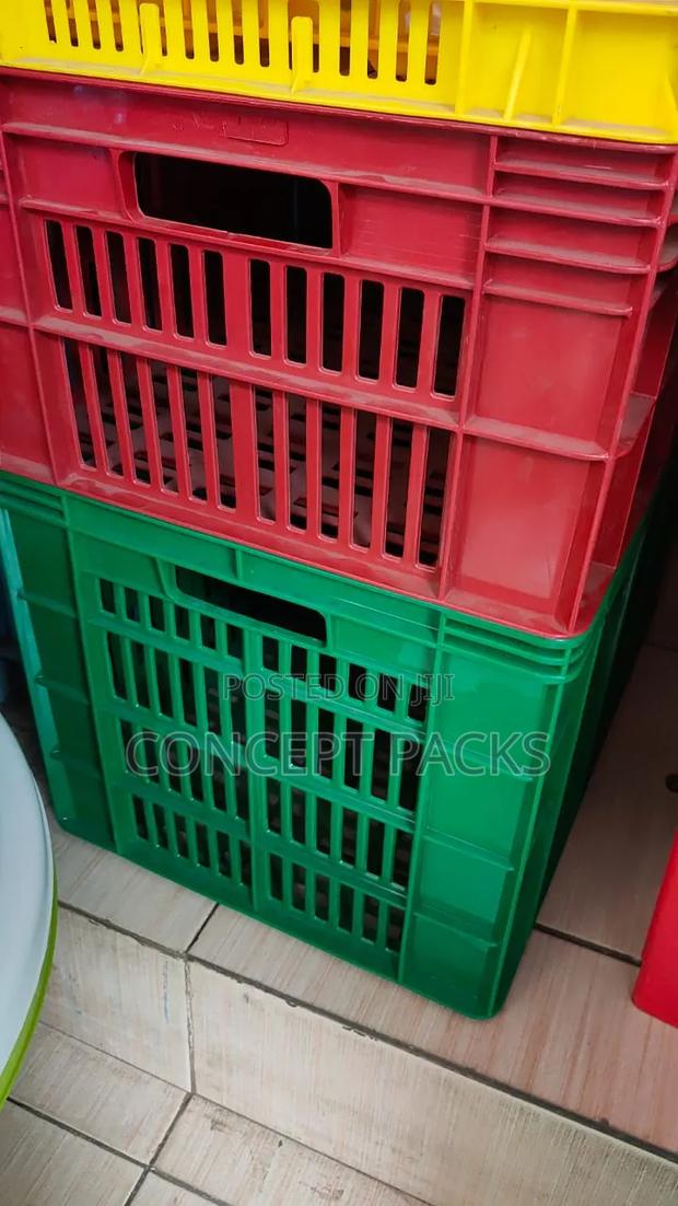 Extra Large Heavy Duty Plastic Crate. - thumbnail 2