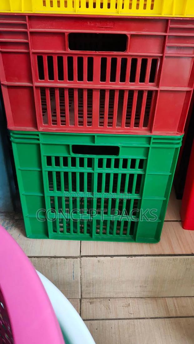 Extra Large Heavy Duty Plastic Crate. - thumbnail 3