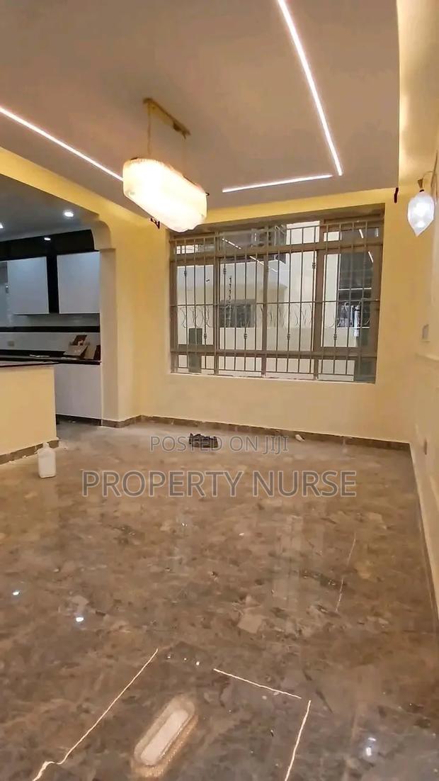 5bdrm Villa in Gateway Mall Area for sale - thumbnail 5