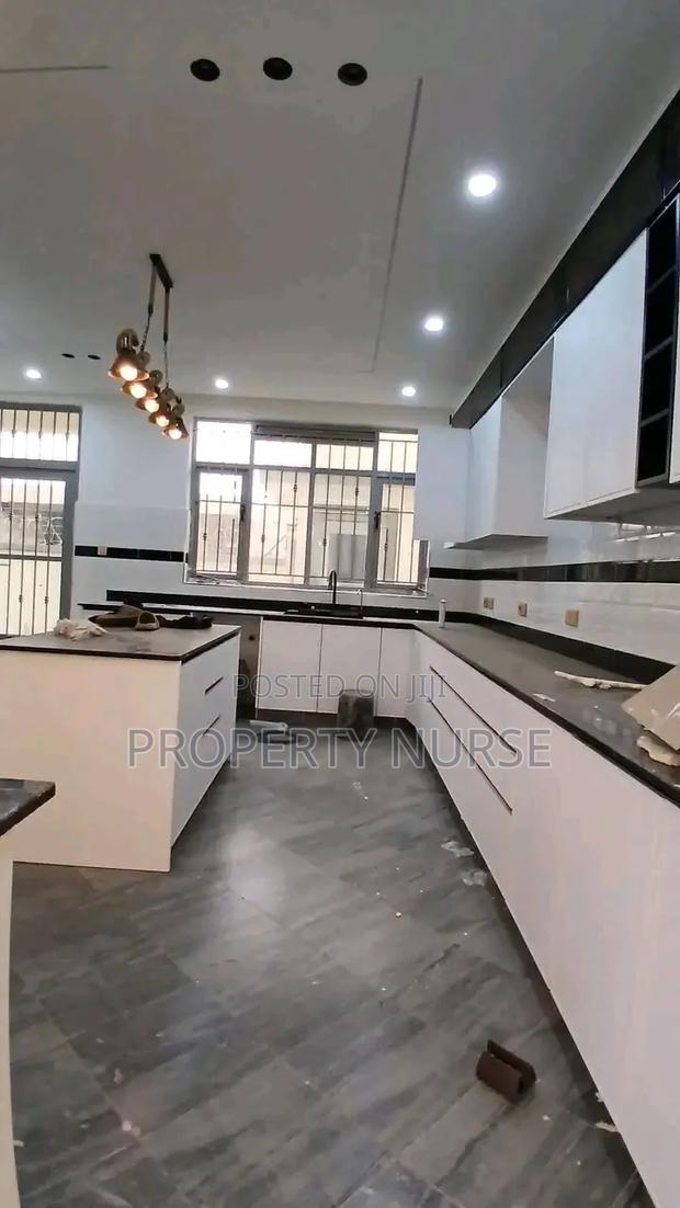5bdrm Villa in Gateway Mall Area for sale - thumbnail 6