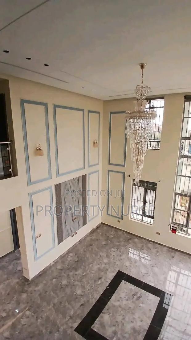 5bdrm Villa in Gateway Mall Area for sale - thumbnail 8