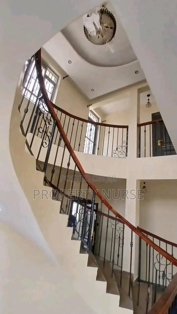 5bdrm Villa in Gateway Mall Area for sale - thumbnail 10