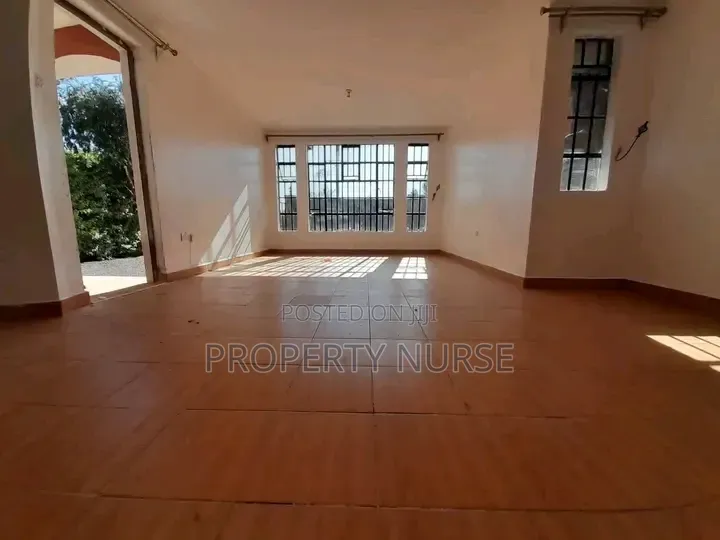 4bdrm Mansion in Gateway Mall Area for sale