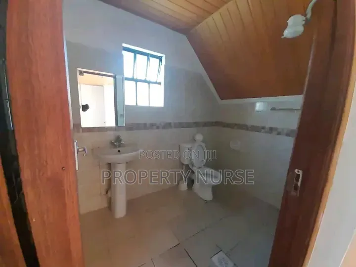 4bdrm Mansion in Gateway Mall Area for sale