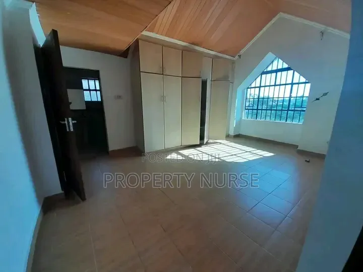 4bdrm Mansion in Gateway Mall Area for sale