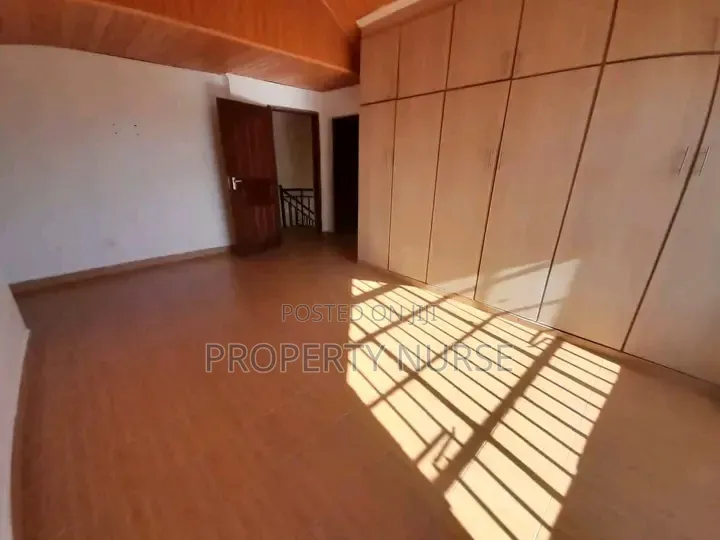 4bdrm Mansion in Gateway Mall Area for sale