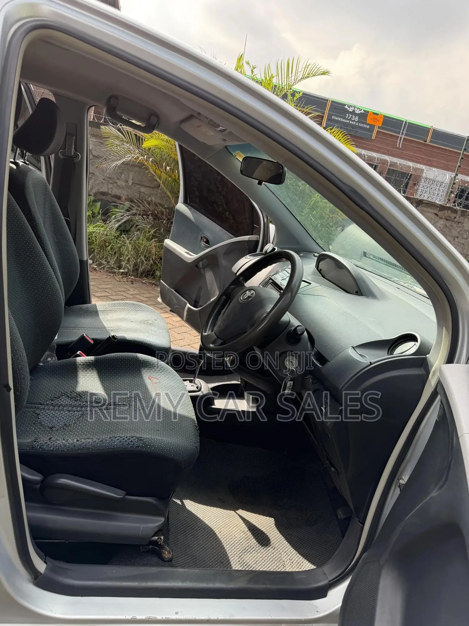 Toyota Vitz 2005 Silver