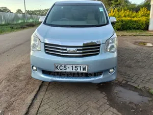 Toyota Noah 2.0 143hp AWD (8 Seater) 2012 Blue