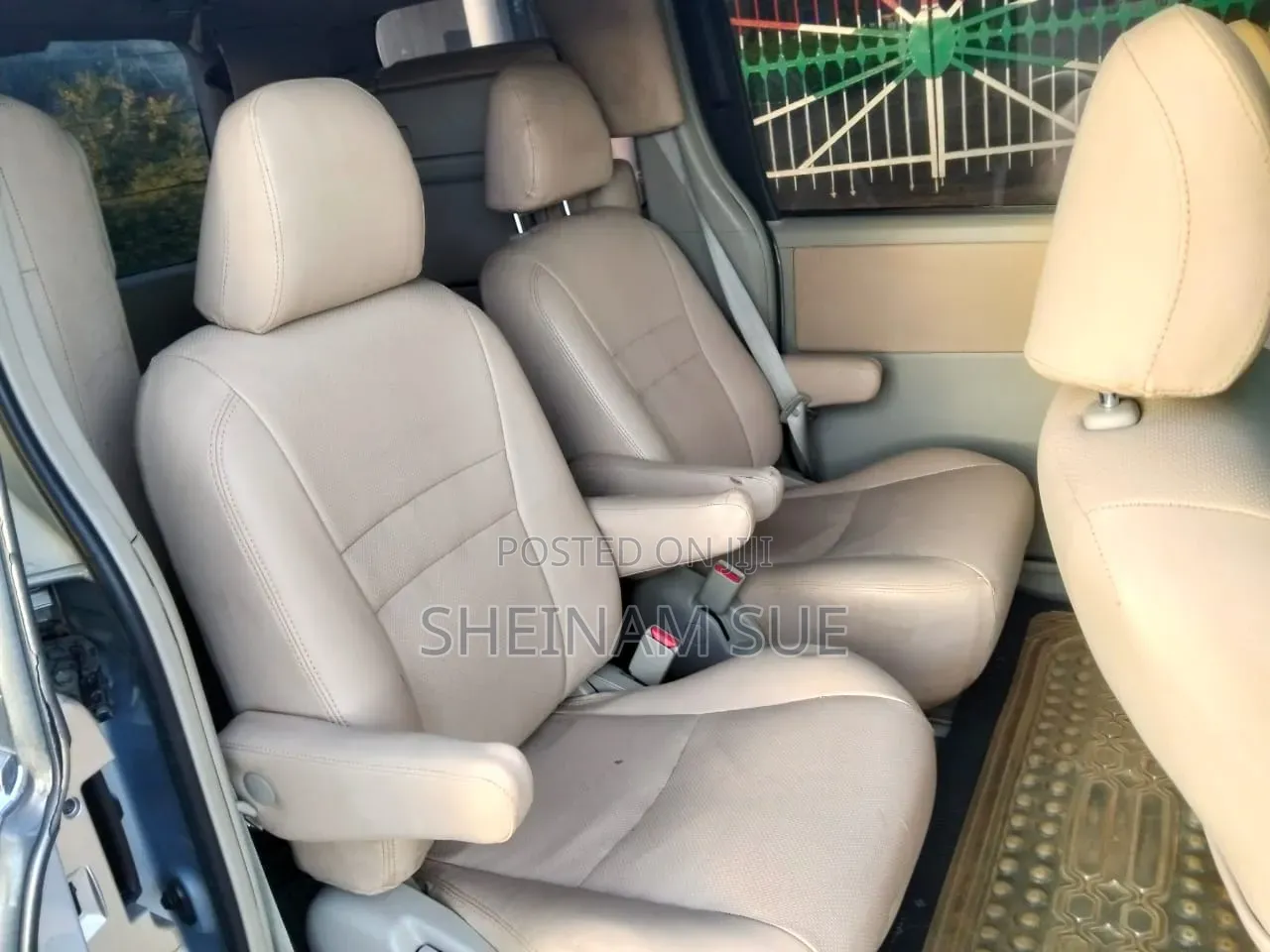 Toyota Noah 2.0 143hp AWD (8 Seater) 2012 Blue