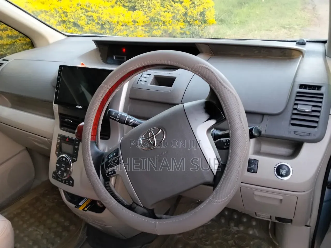Toyota Noah 2.0 143hp AWD (8 Seater) 2012 Blue