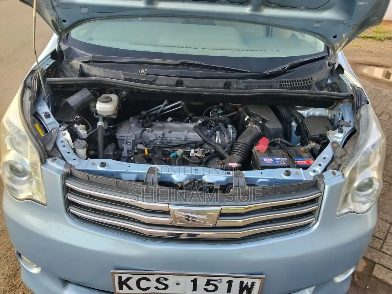 Toyota Noah 2.0 143hp AWD (8 Seater) 2012 Blue