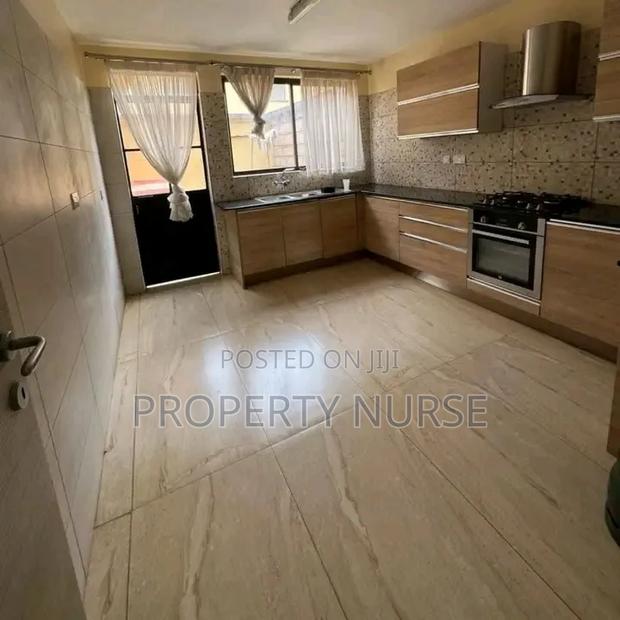 4bdrm Mansion in Gateway Mall Area for sale - thumbnail 8