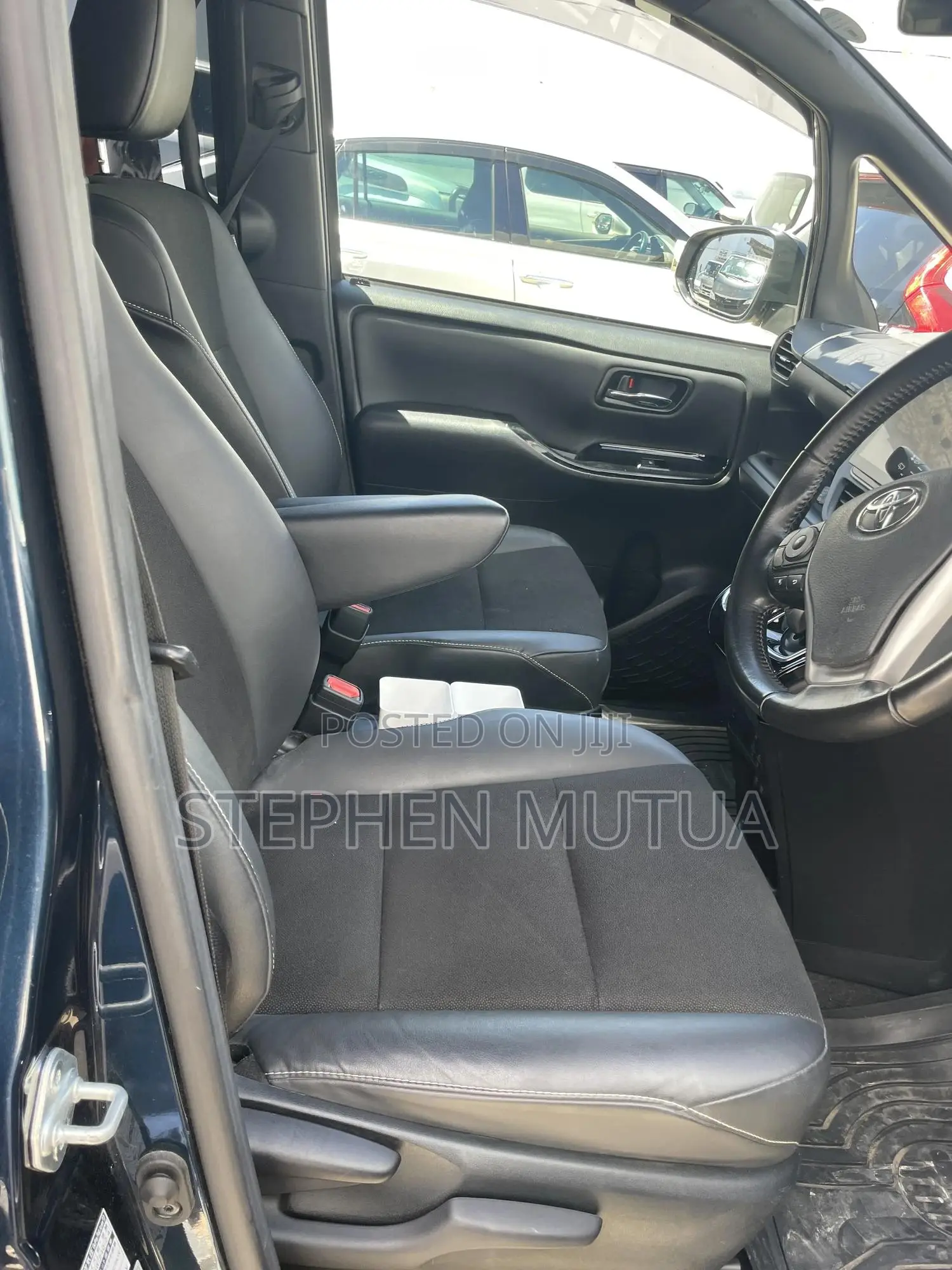 Toyota Noah 1.8 FWD Hybrid (7 seater) 2019 Blue