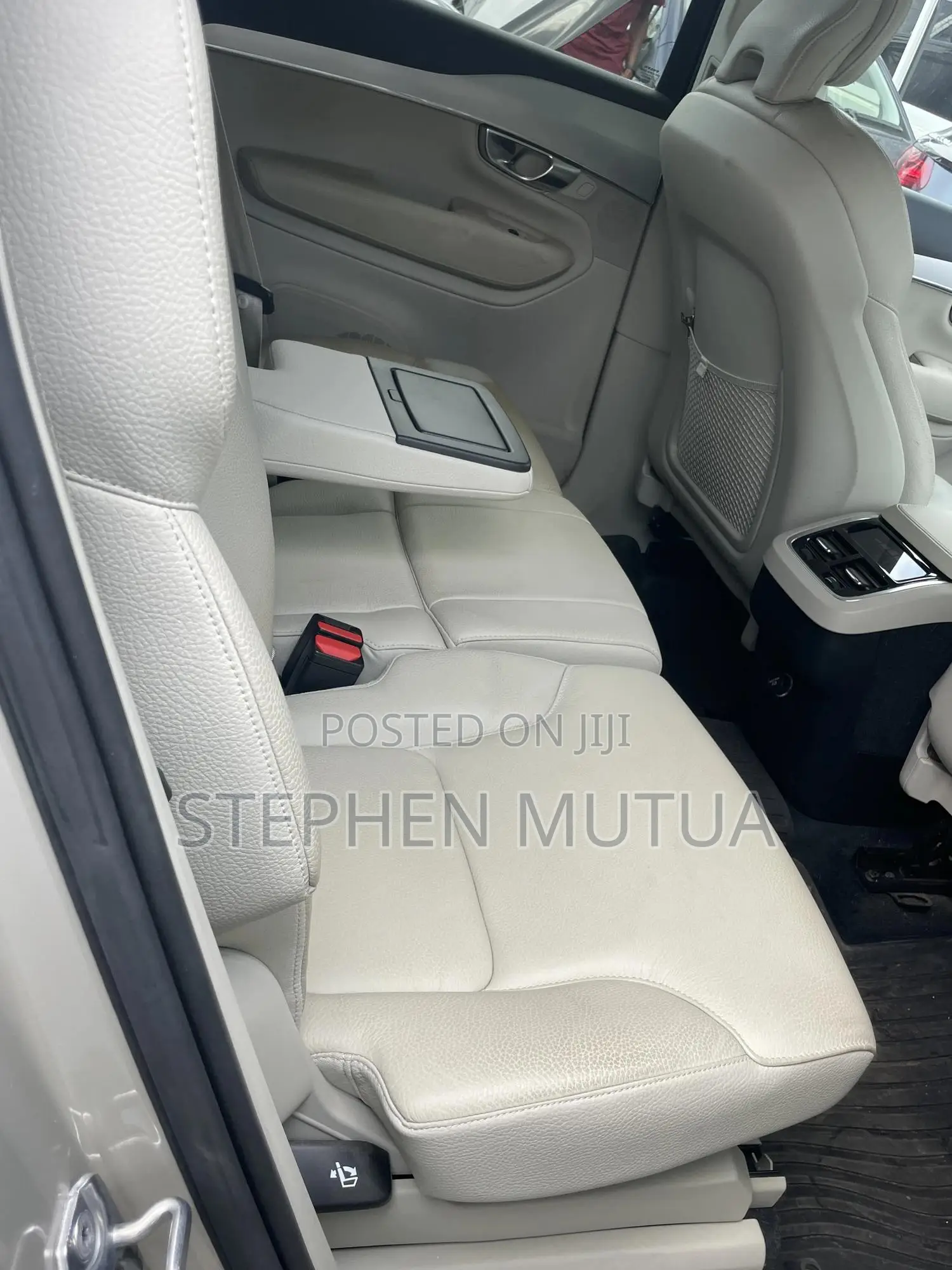 Volvo XC90 T5 Momentum AWD 2019 Gold