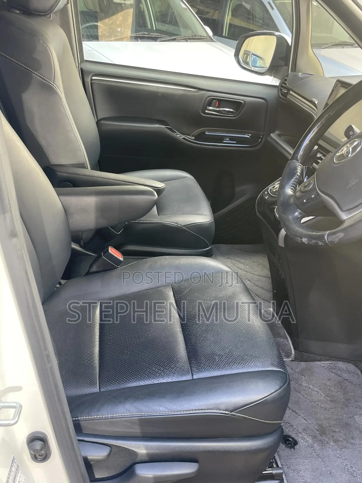 Toyota Esquire 2.0 FWD (7 seater) 2019 White