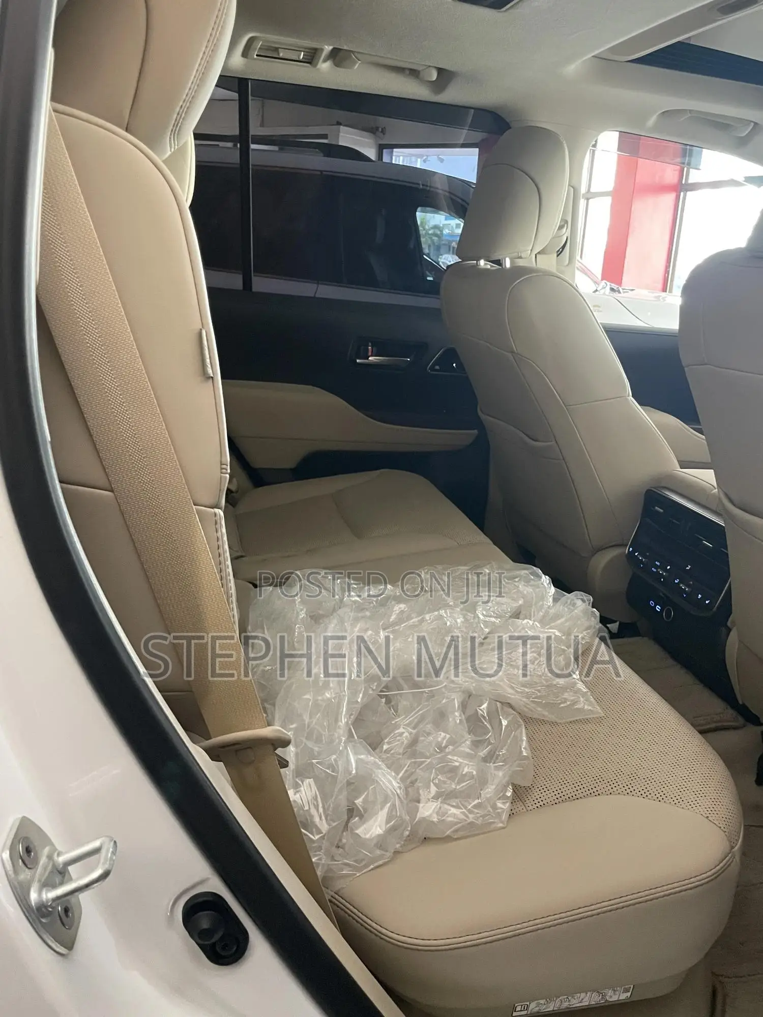 Toyota Land Cruiser LC300 2024 White